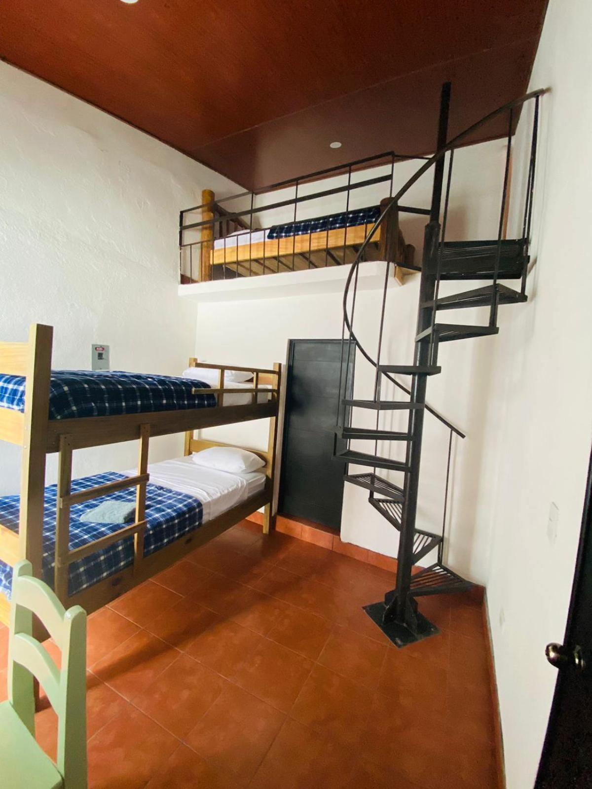 Hostal 17-52 Guatemala City ภายนอก รูปภาพ