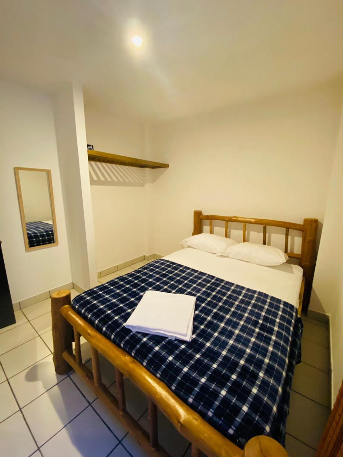 Hostal 17-52 Guatemala City ภายนอก รูปภาพ