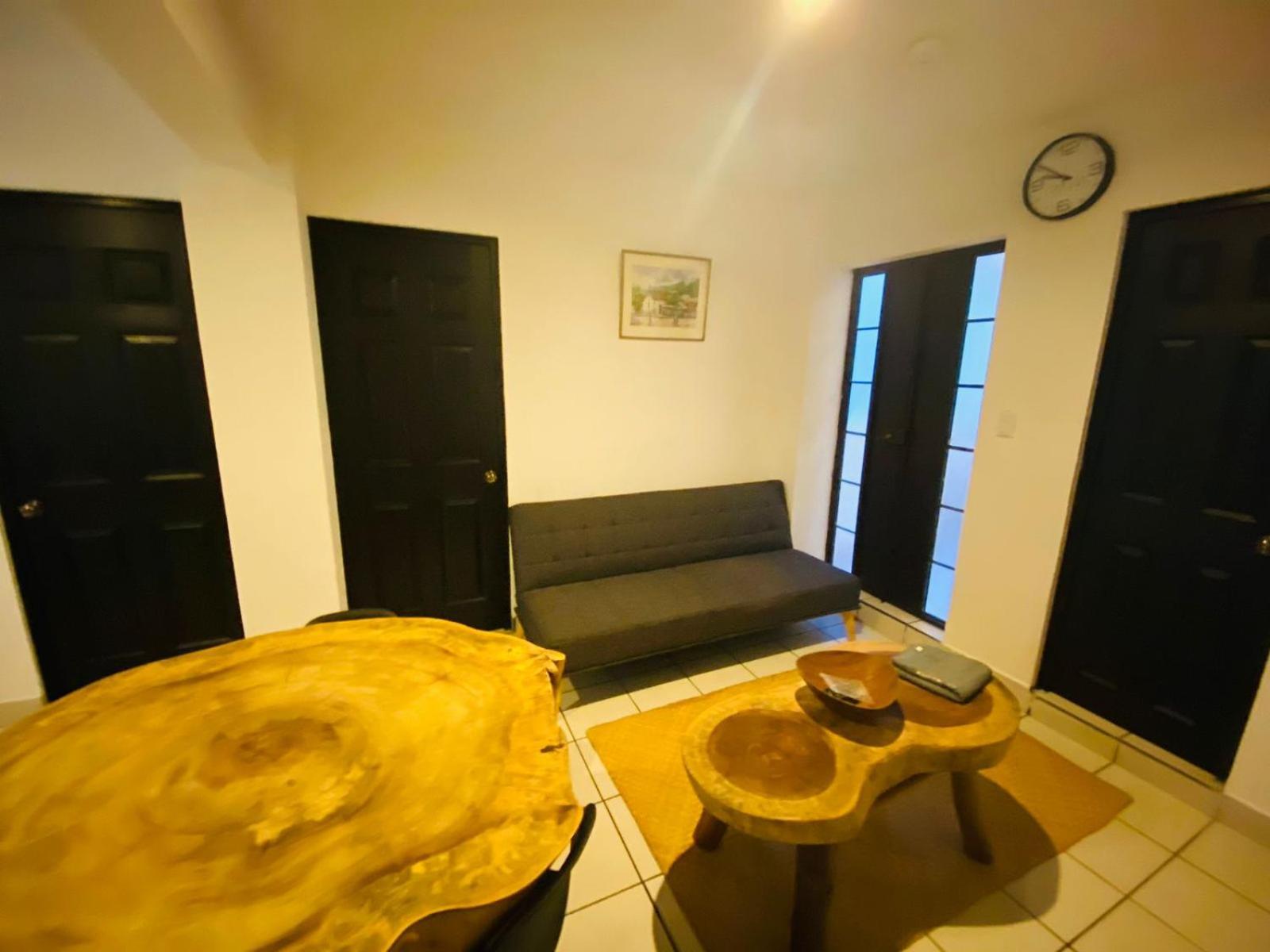 Hostal 17-52 Guatemala City ภายนอก รูปภาพ