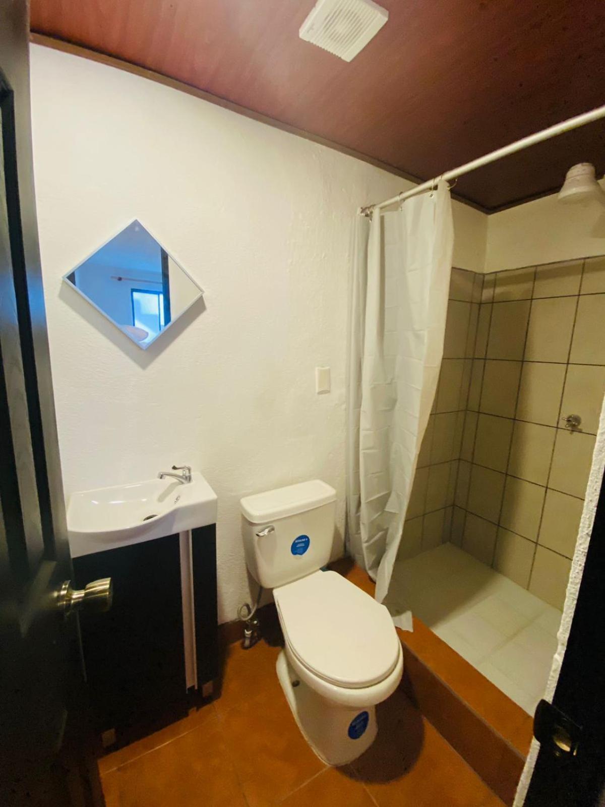 Hostal 17-52 Guatemala City ภายนอก รูปภาพ