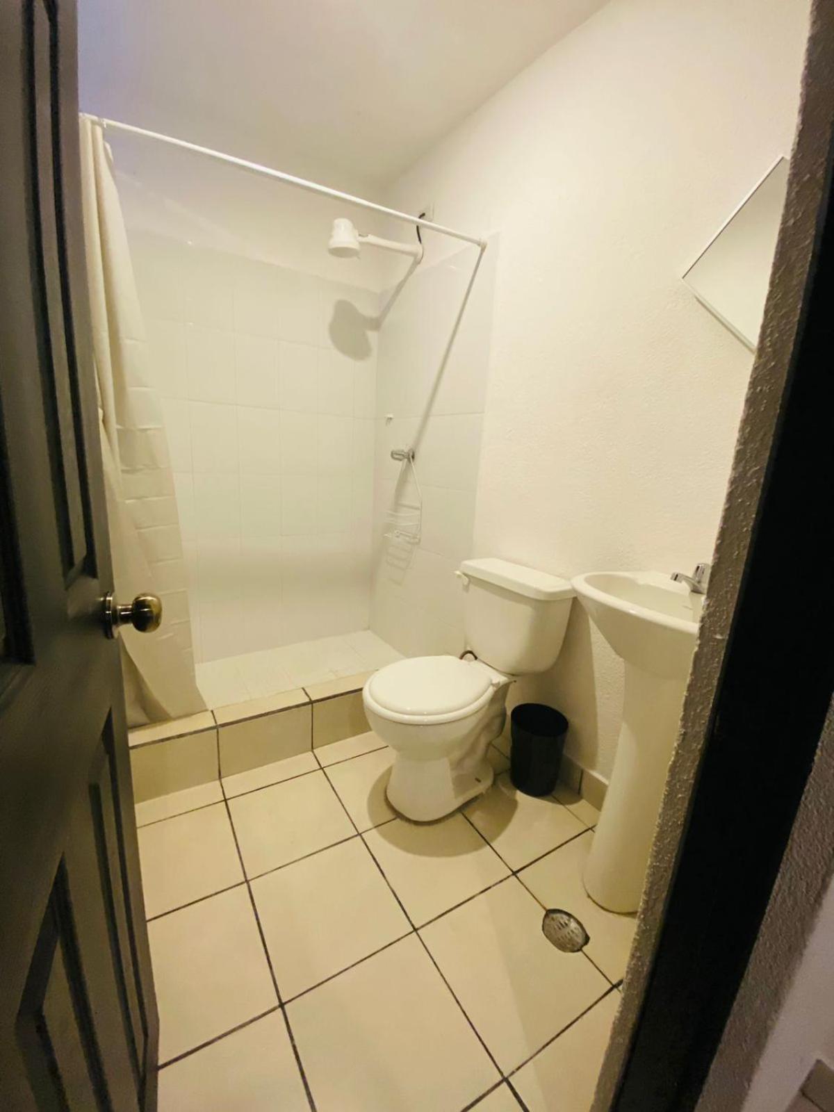 Hostal 17-52 Guatemala City ภายนอก รูปภาพ