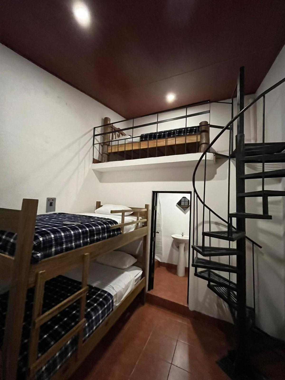Hostal 17-52 Guatemala City ภายนอก รูปภาพ