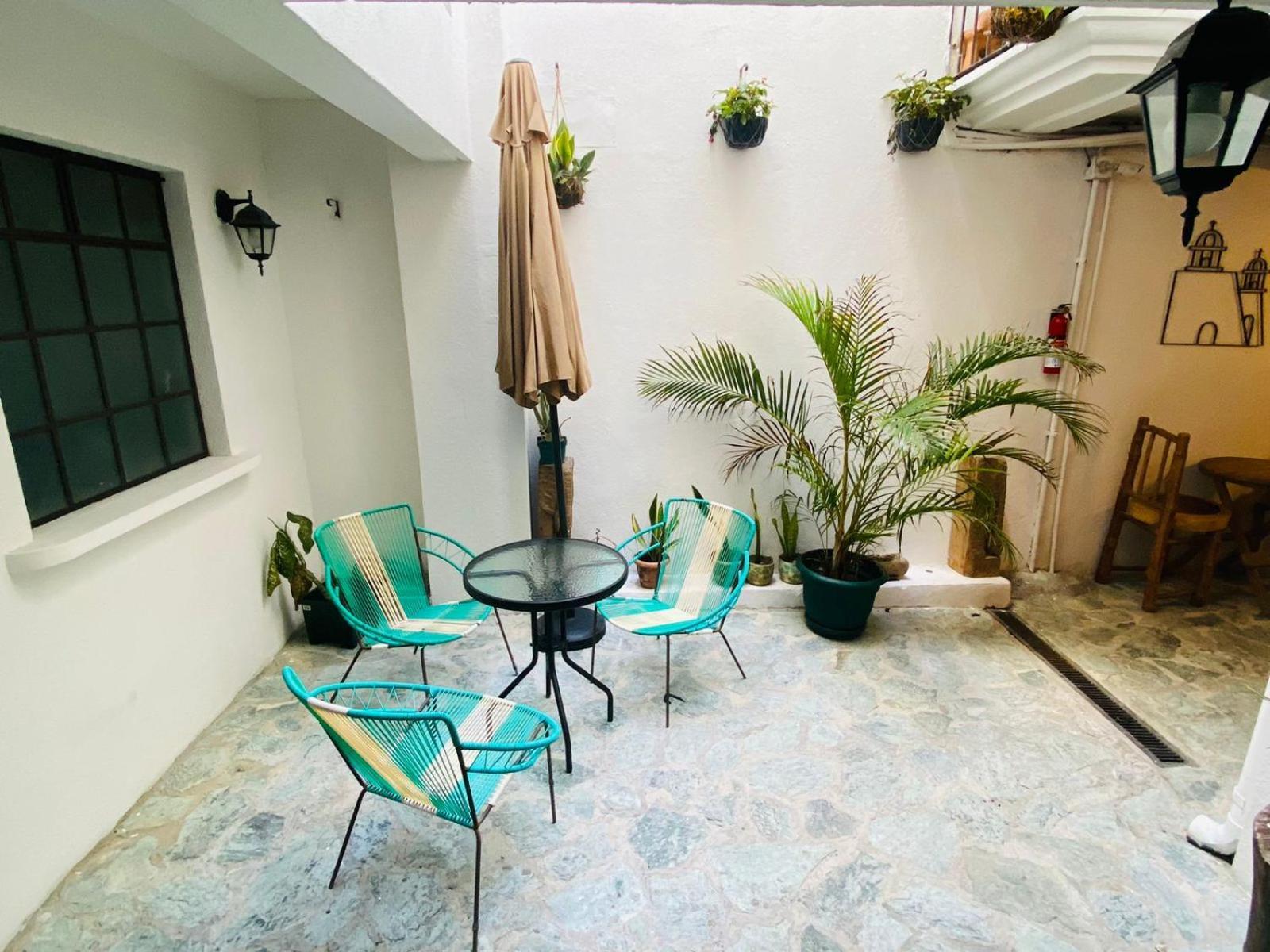 Hostal 17-52 Guatemala City ภายนอก รูปภาพ