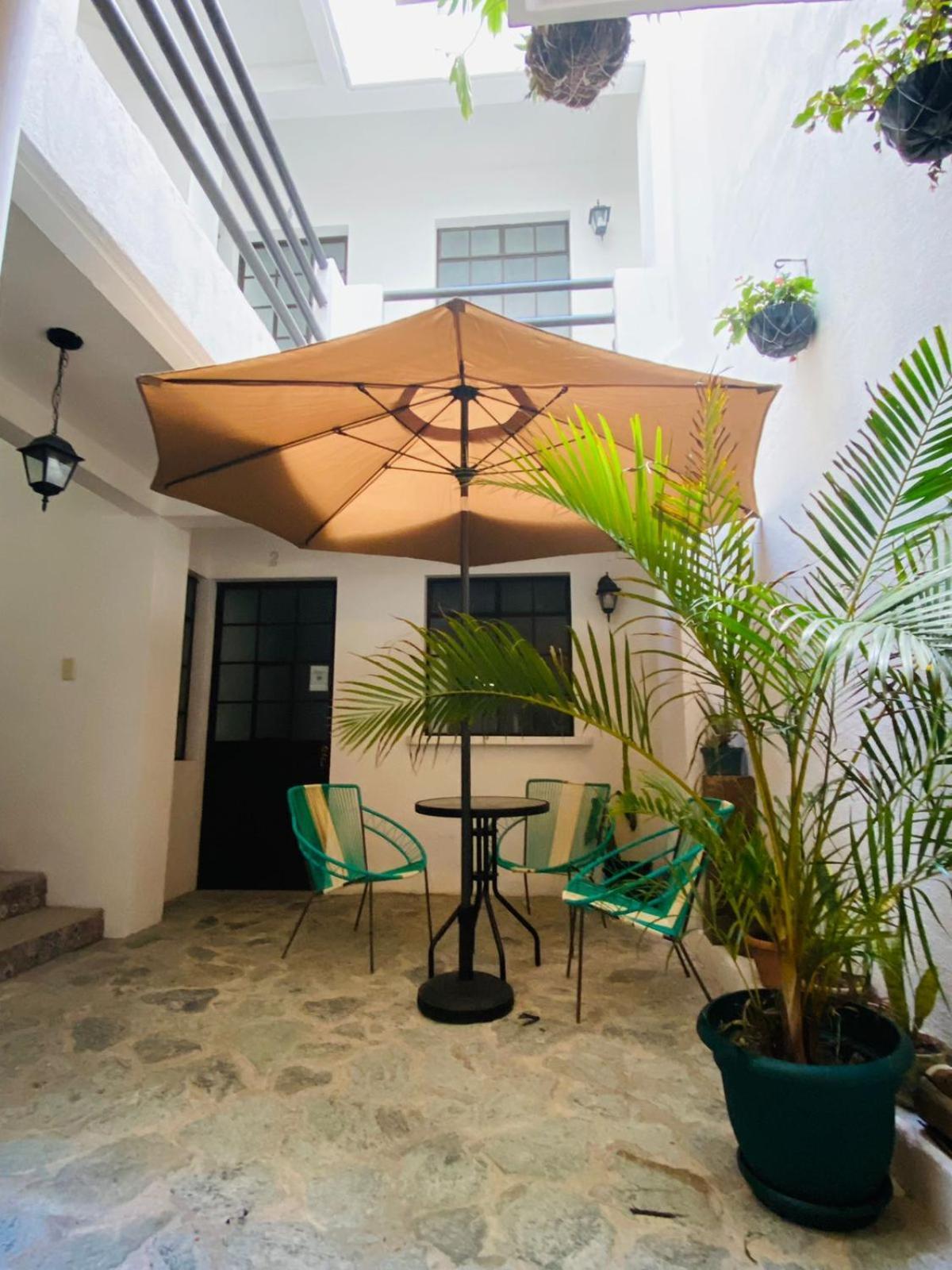 Hostal 17-52 Guatemala City ภายนอก รูปภาพ