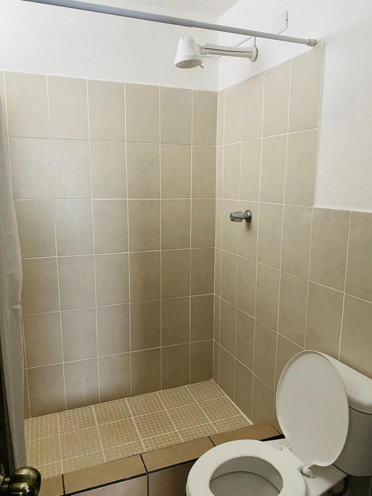 Hostal 17-52 Guatemala City ภายนอก รูปภาพ
