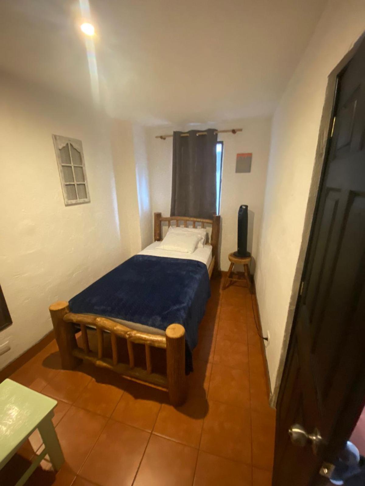 Hostal 17-52 Guatemala City ภายนอก รูปภาพ