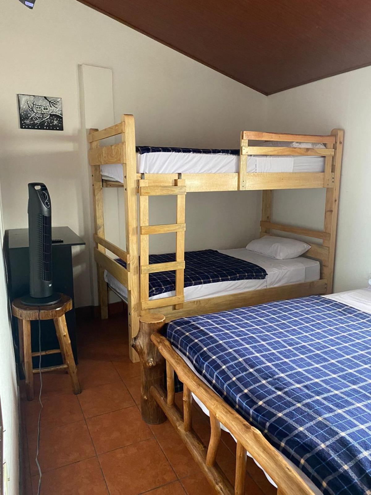 Hostal 17-52 Guatemala City ภายนอก รูปภาพ
