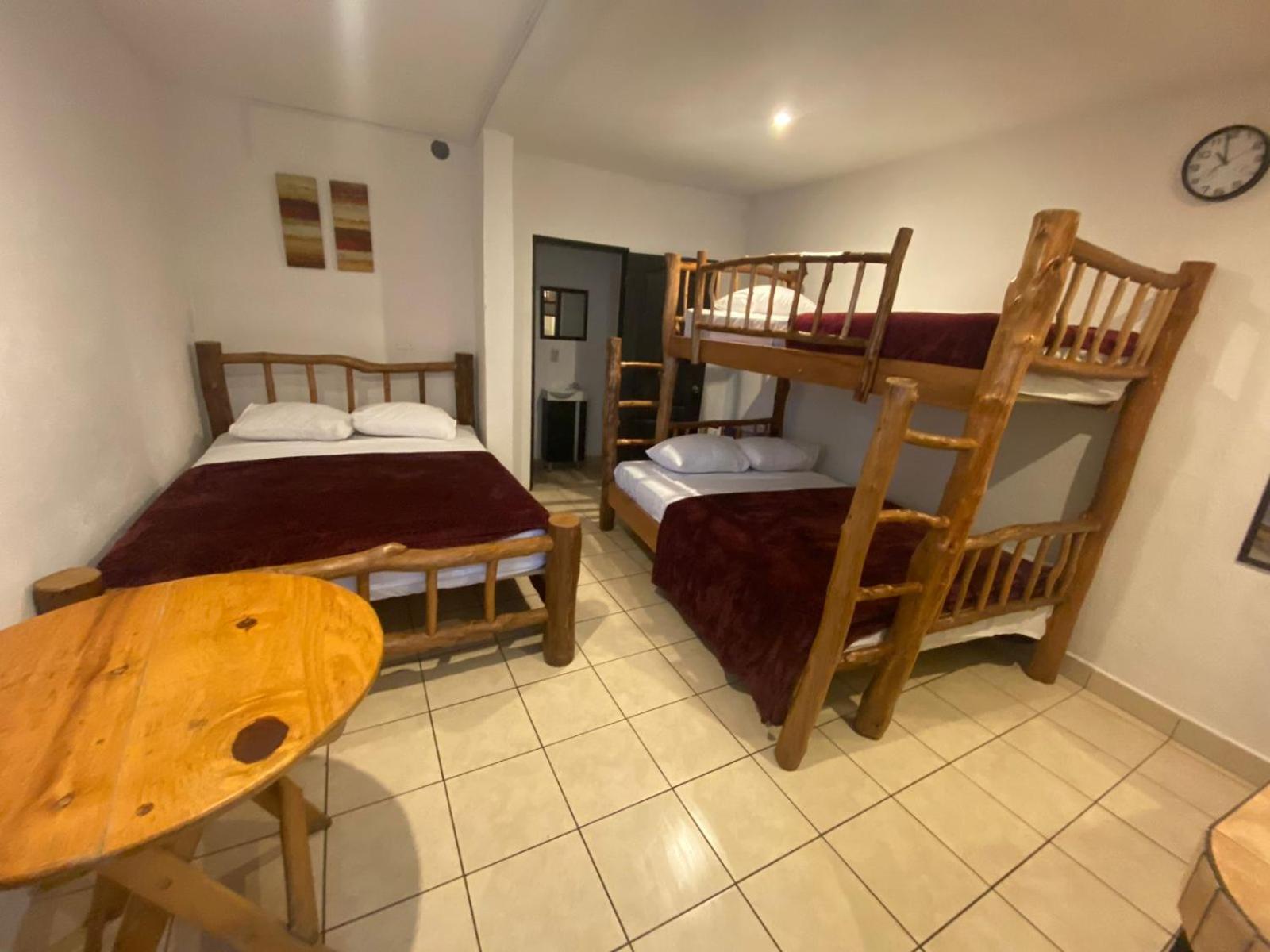 Hostal 17-52 Guatemala City ภายนอก รูปภาพ