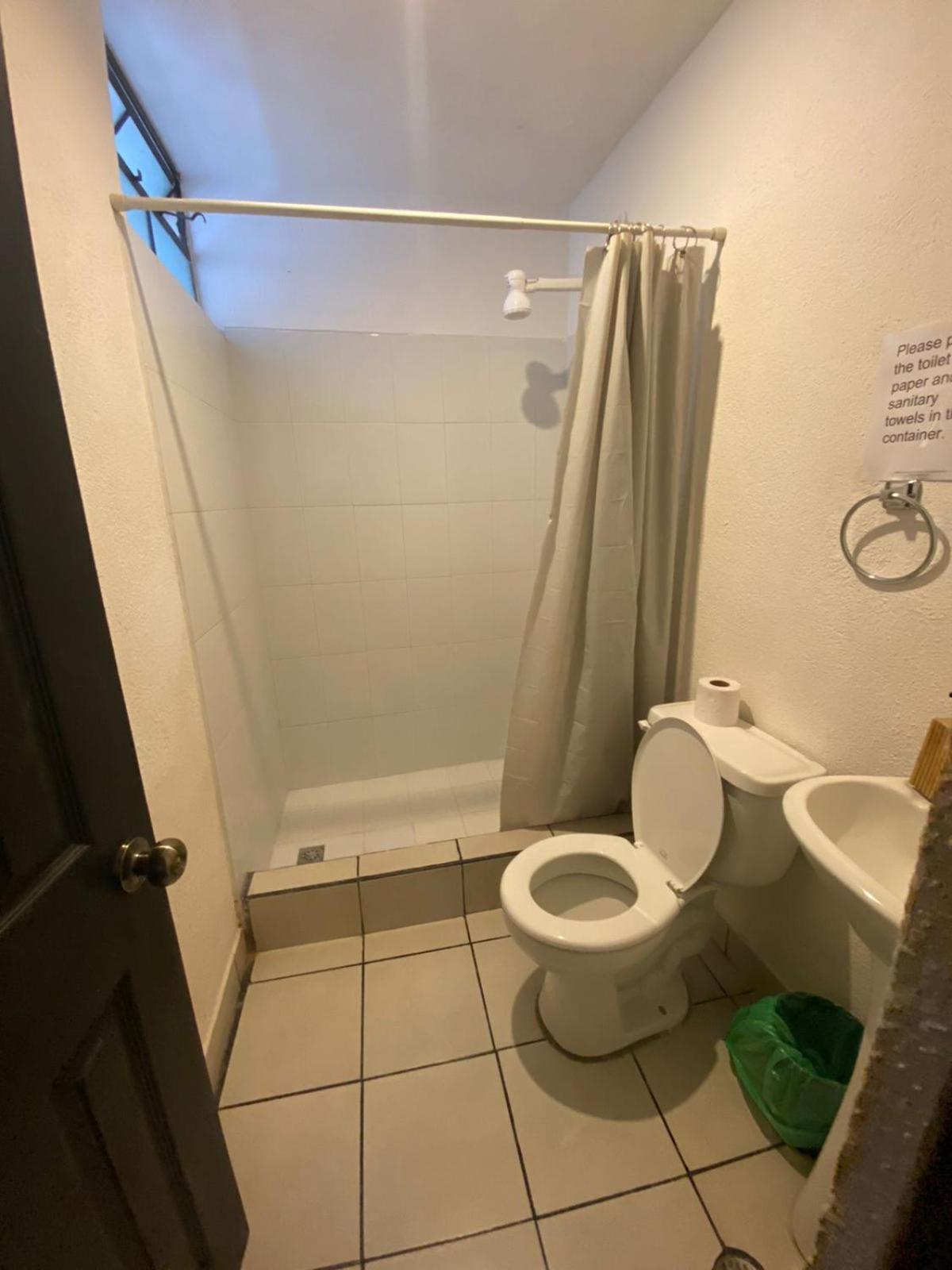 Hostal 17-52 Guatemala City ภายนอก รูปภาพ