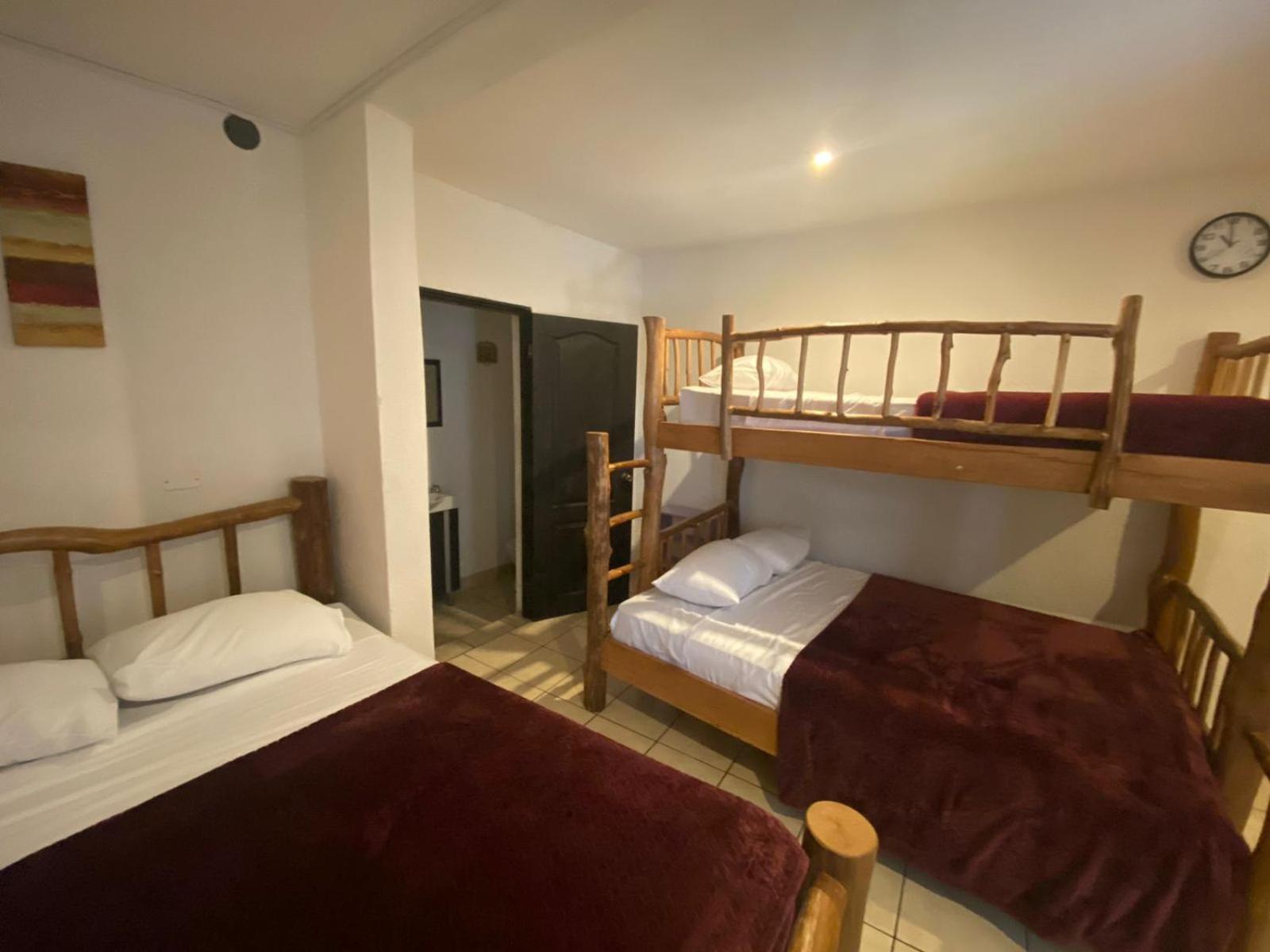 Hostal 17-52 Guatemala City ภายนอก รูปภาพ