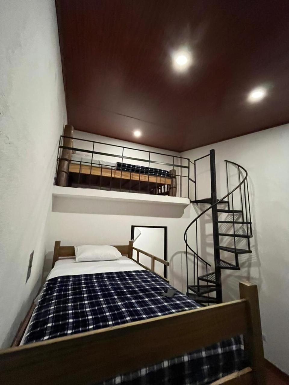 Hostal 17-52 Guatemala City ภายนอก รูปภาพ