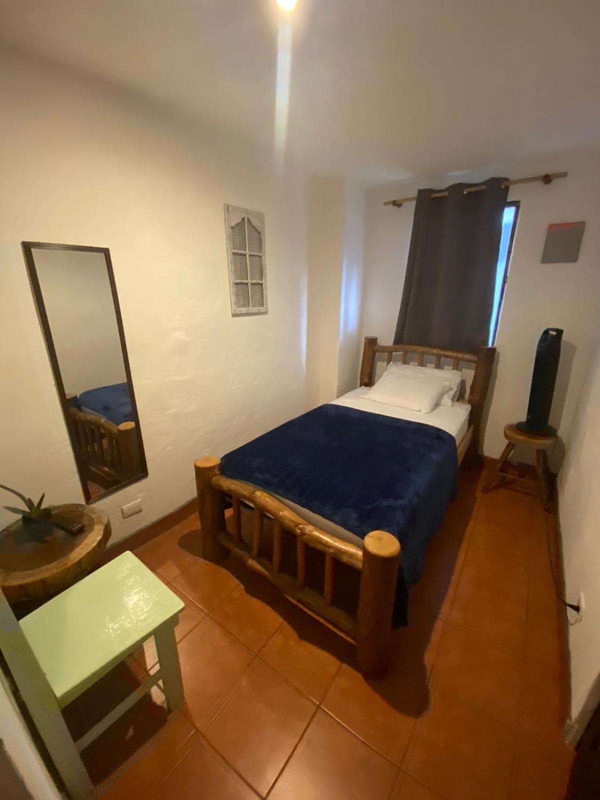 Hostal 17-52 Guatemala City ภายนอก รูปภาพ