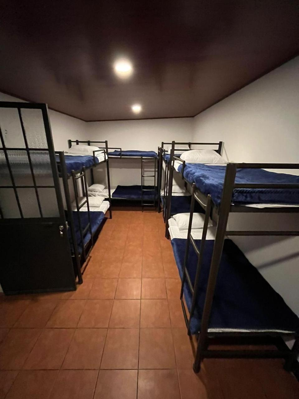 Hostal 17-52 Guatemala City ภายนอก รูปภาพ