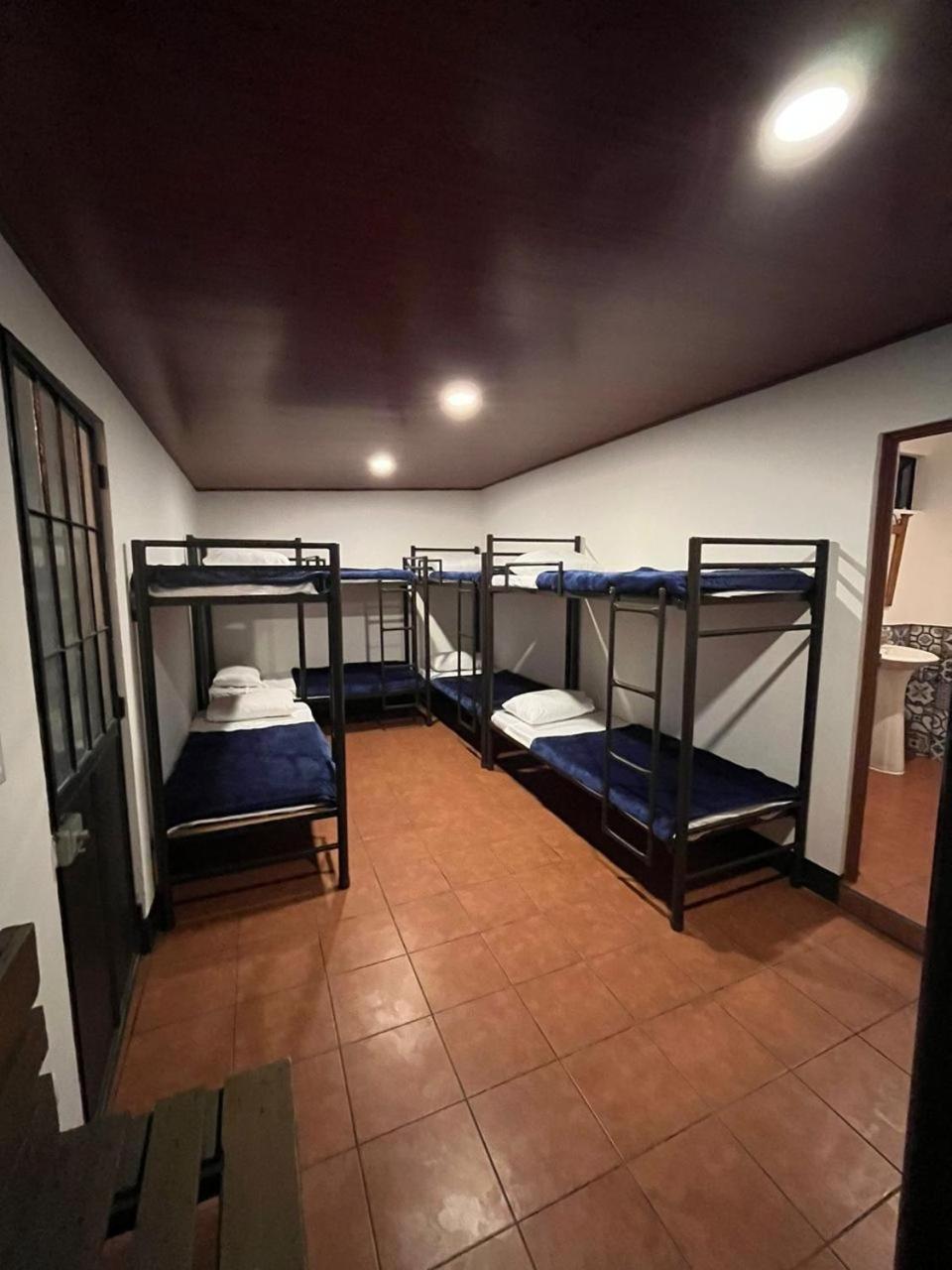 Hostal 17-52 Guatemala City ภายนอก รูปภาพ